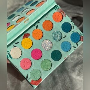 Kara Beauty beyond the sky palette